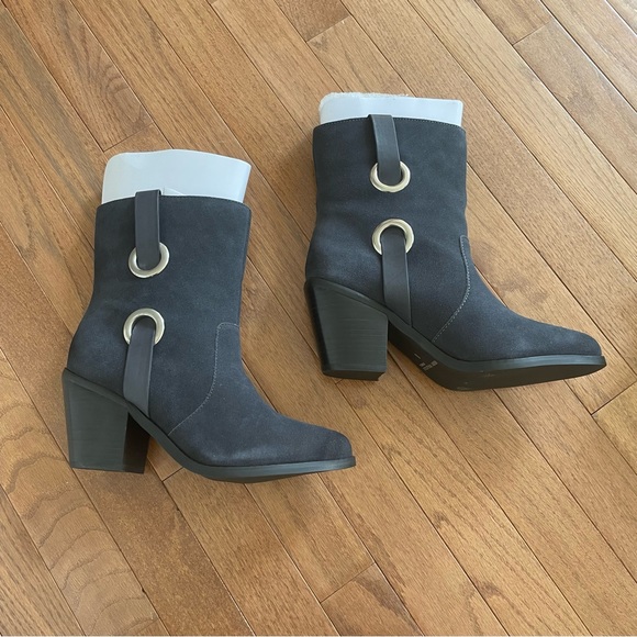 New in box Very Volatile Flynn Charcoal Boots - Picture 5 of 7